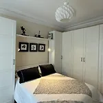 2-Bed Room Cosy Apartment - Central Location